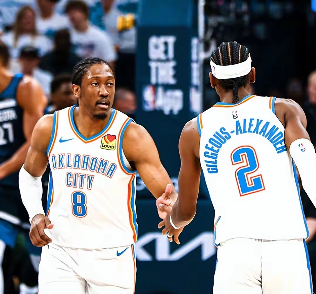 纽约尼克斯训练开放日，集结日复出首秀引欢呼，全明星赛在即，年轻球员得到机会的简单介绍