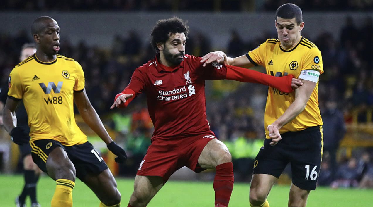 包含赛地聚焦：足总杯清晨热度飙升，山东泰山回应争议，质疑声仍在，轮换策略成焦点的词条